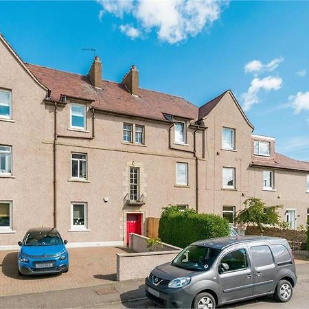 Self Catering 2 Bedroom Flat, Frequent Buses, 1-Minute Walk To Bus Stop, 20 Minutes To City Center Edinburgh Eksteriør billede