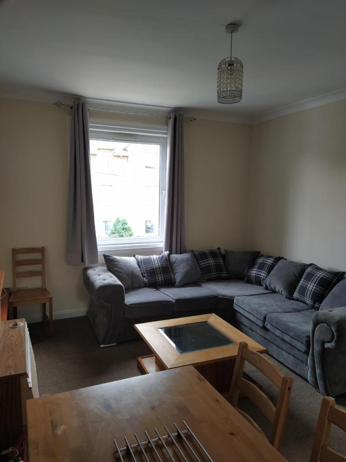 Self Catering 2 Bedroom Flat, Frequent Buses, 1-Minute Walk To Bus Stop, 20 Minutes To City Center Edinburgh Eksteriør billede
