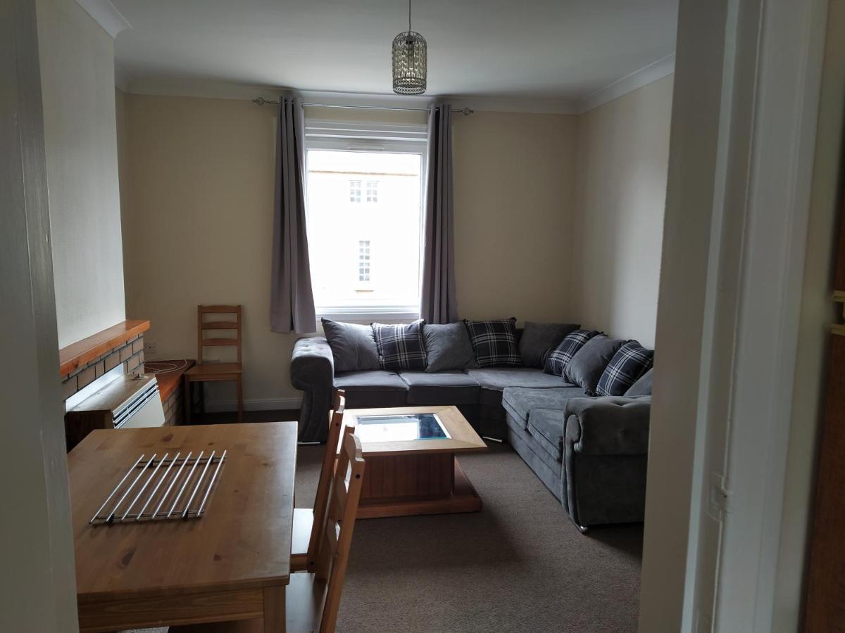Self Catering 2 Bedroom Flat, Frequent Buses, 1-Minute Walk To Bus Stop, 20 Minutes To City Center Edinburgh Eksteriør billede