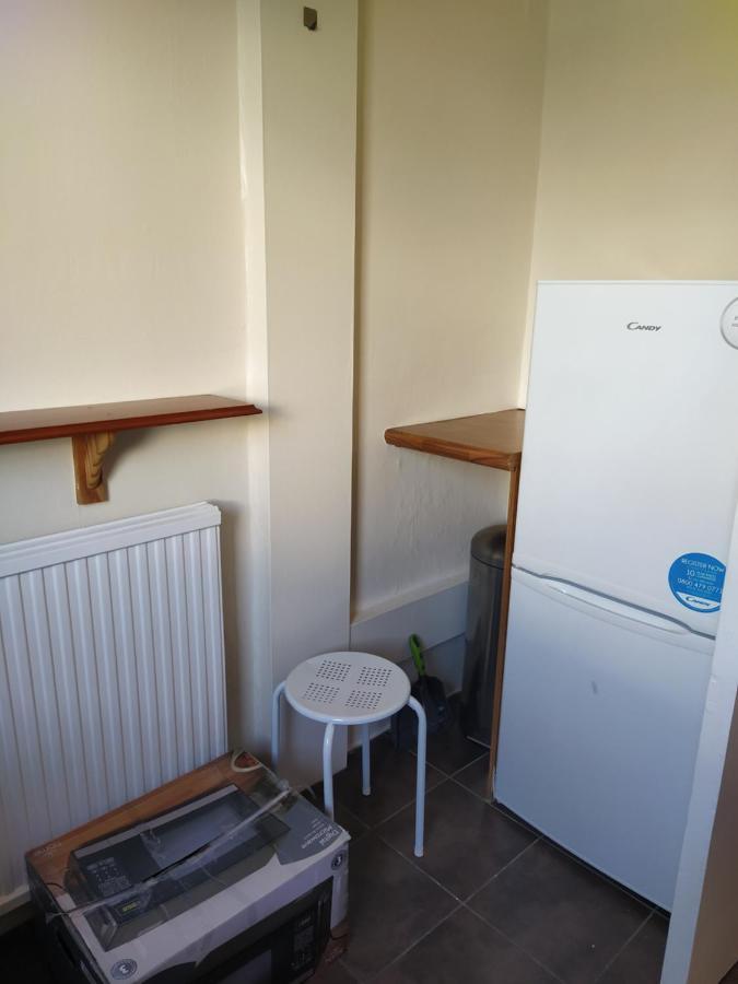 Self Catering 2 Bedroom Flat, Frequent Buses, 1-Minute Walk To Bus Stop, 20 Minutes To City Center Edinburgh Eksteriør billede
