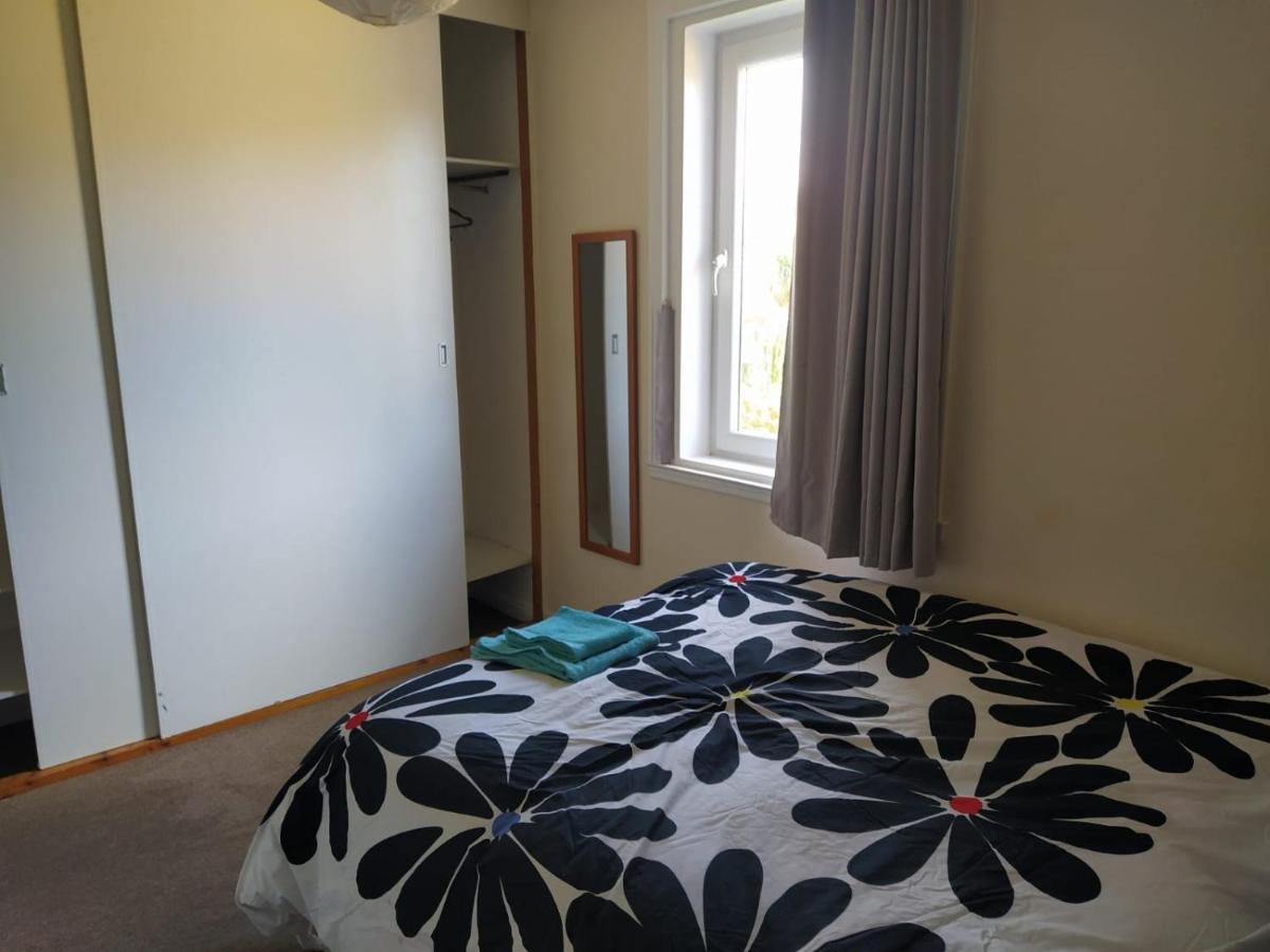 Self Catering 2 Bedroom Flat, Frequent Buses, 1-Minute Walk To Bus Stop, 20 Minutes To City Center Edinburgh Eksteriør billede
