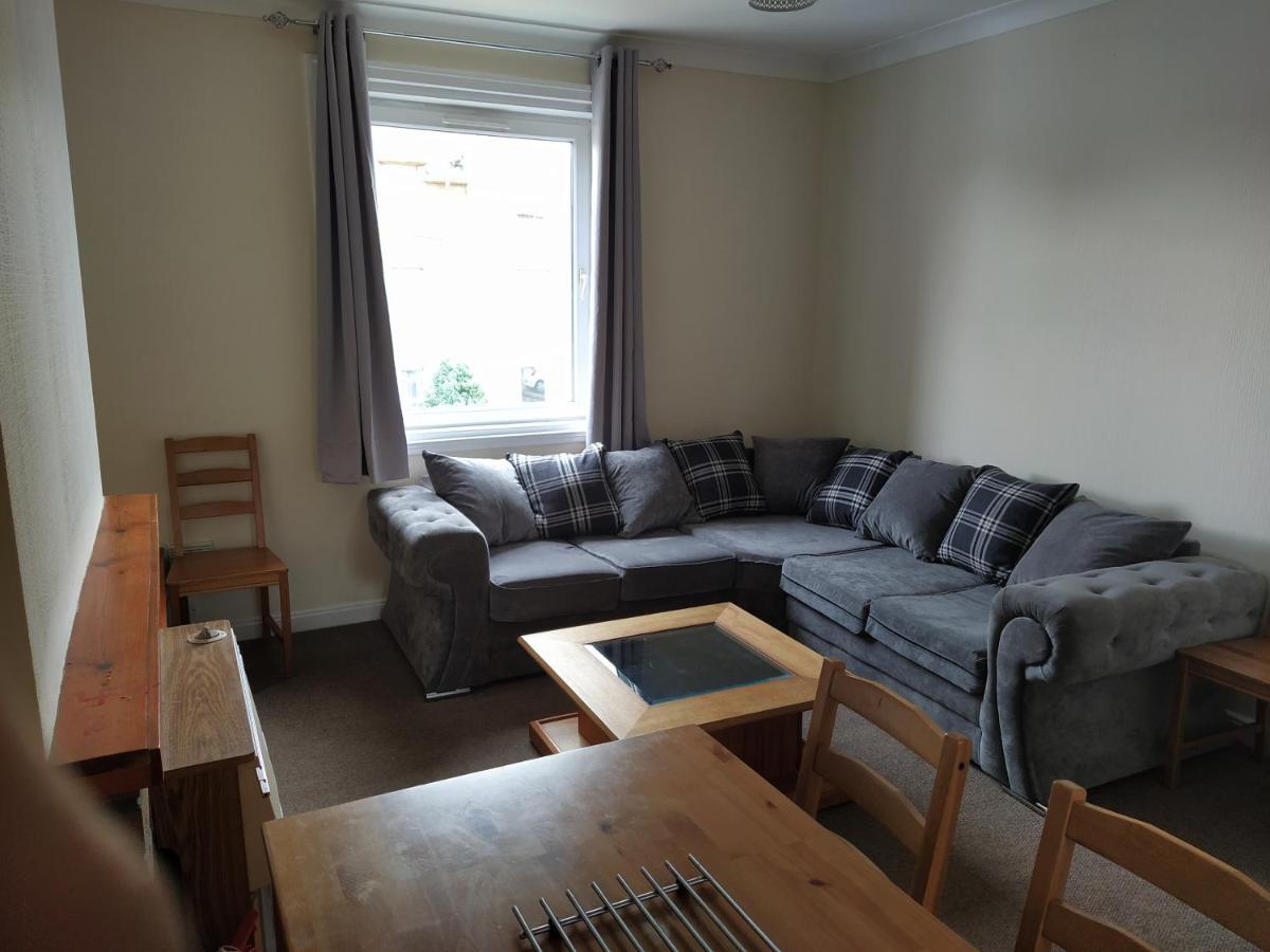 Self Catering 2 Bedroom Flat, Frequent Buses, 1-Minute Walk To Bus Stop, 20 Minutes To City Center Edinburgh Eksteriør billede
